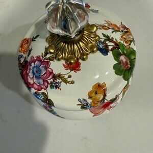 NEW MACKENZIE CHILDS FLOWER MARKET SQUASHED POT IN WHITE -